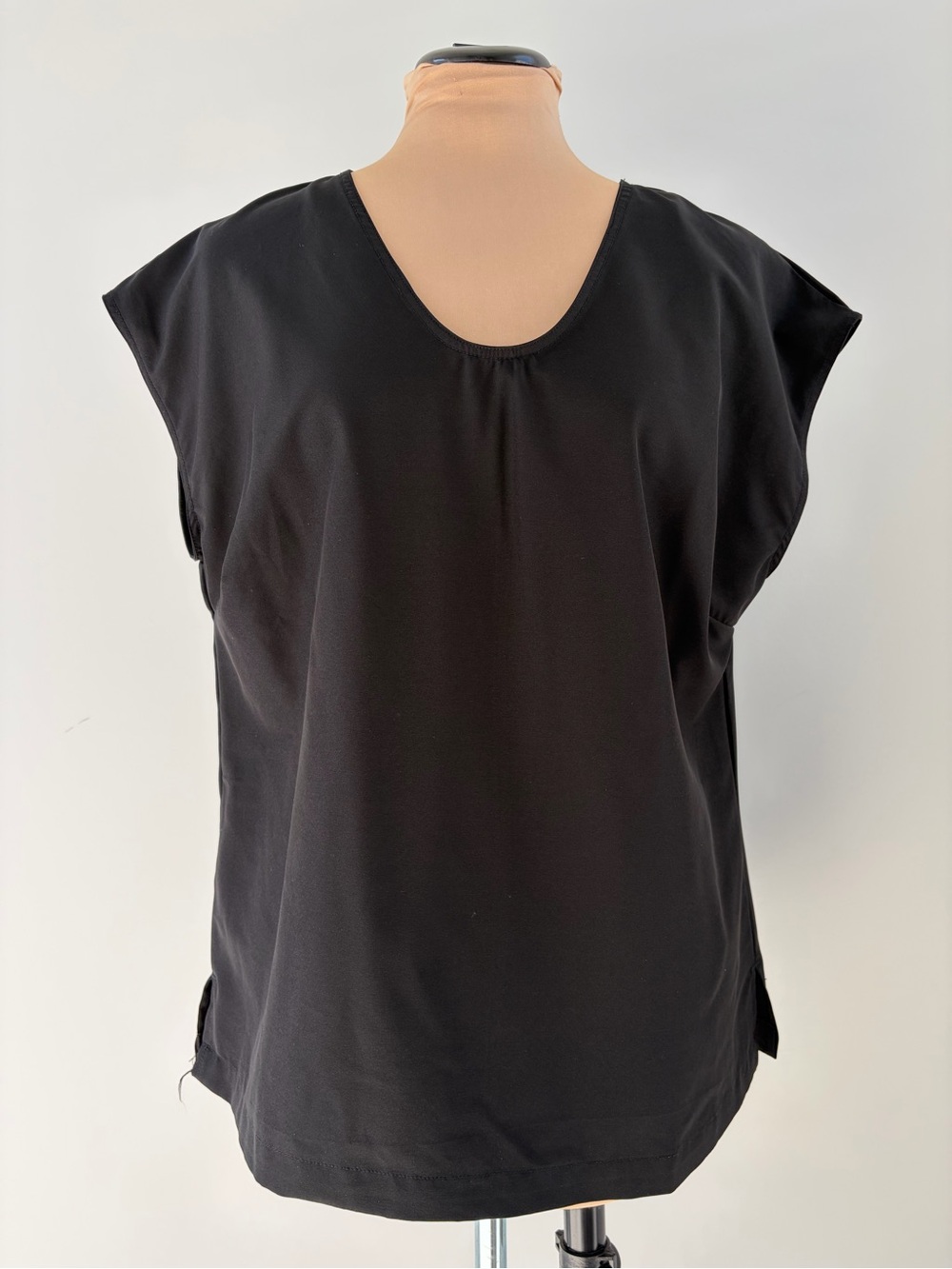 Everyday Sunday Black Relaxed Dolman Scoop Neck Top | Size M